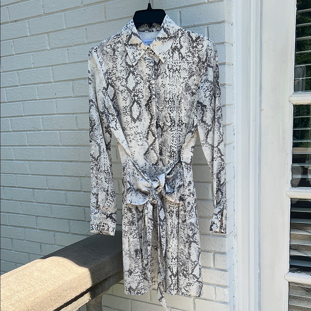 Gianni Bini Gray and White Long Sleeve Tie Front Shirt Dress